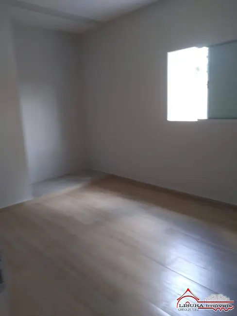 Casa com 3 quartos para alugar, 144m2 em Centro, Jacarei - SP - imagem 5 Foto 5 de Casa com 3 quartos para alugar, 144m2 em Centro, Jacarei - SP