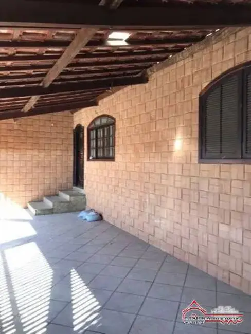 Casa com 3 quartos à venda, 146m2 em Conjunto São Benedito, Jacarei - SP - imagem 2 Foto 2 de Casa com 3 quartos à venda, 146m2 em Conjunto São Benedito, Jacarei - SP