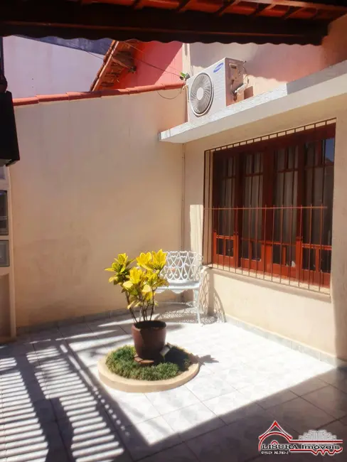 Casa com 3 quartos à venda, 154m2 em Jardim Marister, Jacarei - SP - imagem 7 Foto 7 de Casa com 3 quartos à venda, 154m2 em Jardim Marister, Jacarei - SP