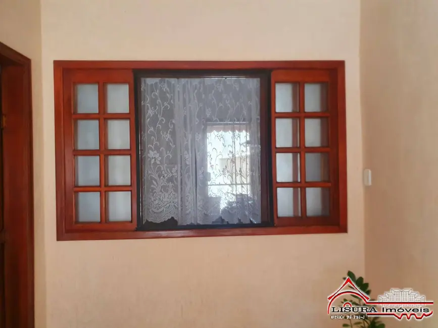 Casa com 3 quartos à venda, 154m2 em Jardim Marister, Jacarei - SP - imagem 3 Foto 3 de Casa com 3 quartos à venda, 154m2 em Jardim Marister, Jacarei - SP