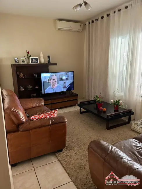 Foto 3 de Casa com 4 quartos à venda, 250m2 em Vila Formosa, Jacarei - SP
