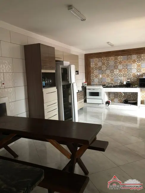 Casa com 5 quartos para alugar, 177m2 em Jardim Mesquita, Jacarei - SP - imagem 4 Foto 4 de Casa com 5 quartos para alugar, 177m2 em Jardim Mesquita, Jacarei - SP