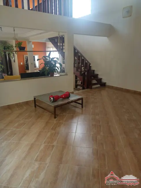 Casa com 3 quartos para alugar, 500m2 em Jardim Terras de São João, Jacarei - SP - imagem 4 Foto 4 de Casa com 3 quartos para alugar, 500m2 em Jardim Terras de São João, Jacarei - SP