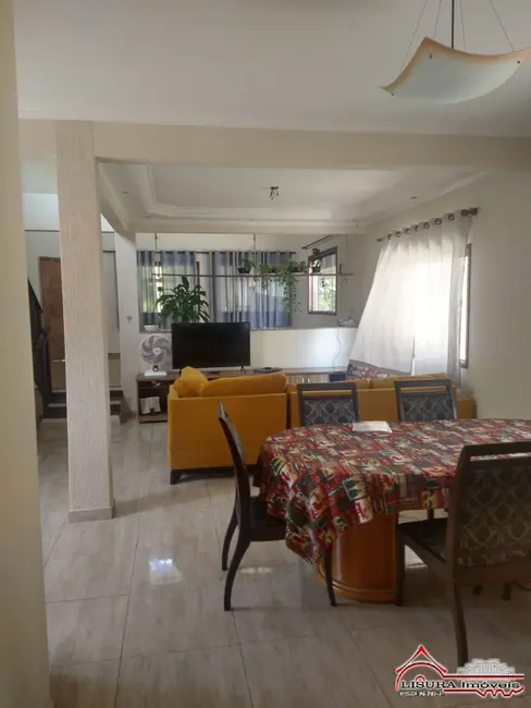 Casa com 3 quartos para alugar, 500m2 em Jardim Terras de São João, Jacarei - SP - imagem 3 Foto 3 de Casa com 3 quartos para alugar, 500m2 em Jardim Terras de São João, Jacarei - SP