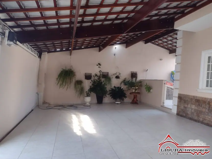 Foto 3 de Casa com 3 quartos à venda, 180m2 em Loteamento Villa Branca, Jacarei - SP