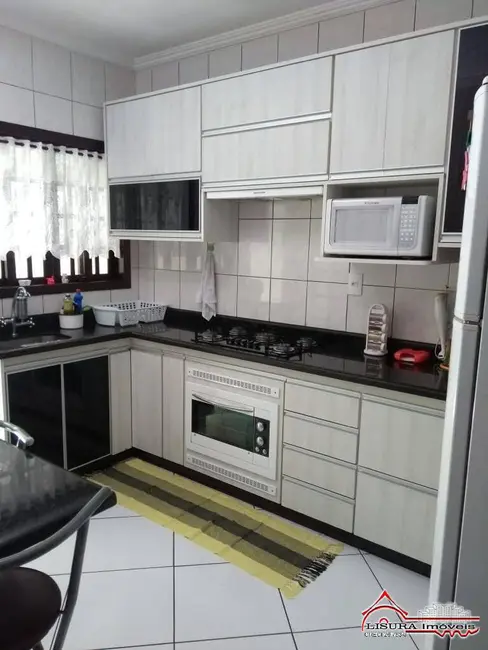 Foto 9 de Casa com 3 quartos à venda, 180m2 em Parque dos Príncipes, Jacarei - SP