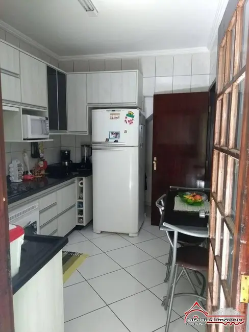 Foto 8 de Casa com 3 quartos à venda, 180m2 em Parque dos Príncipes, Jacarei - SP