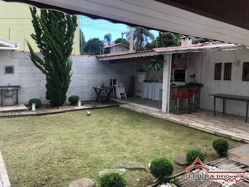Casa com 3 quartos à venda, 130m2 em Jardim Siesta, Jacarei - SP - imagem 4 Foto 4 de Casa com 3 quartos à venda, 130m2 em Jardim Siesta, Jacarei - SP