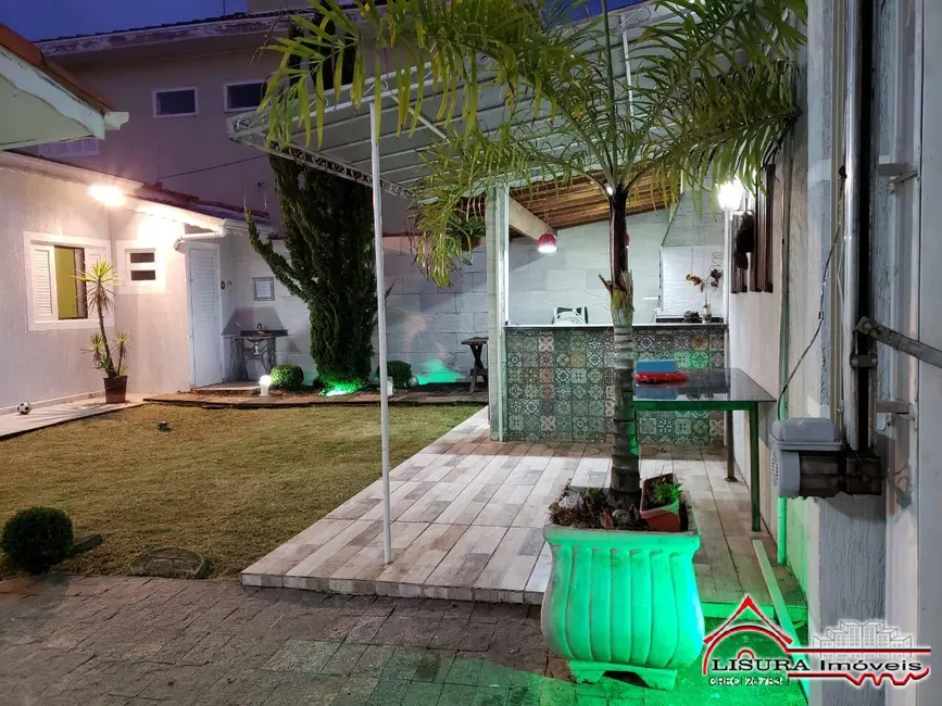 Casa com 3 quartos à venda, 130m2 em Jardim Siesta, Jacarei - SP - imagem 3 Foto 3 de Casa com 3 quartos à venda, 130m2 em Jardim Siesta, Jacarei - SP