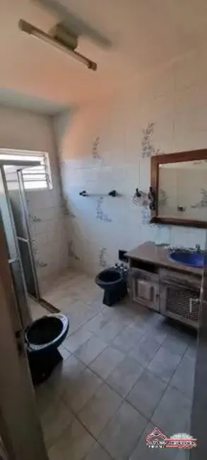 Casa com 4 quartos para alugar, 333m2 em Centro, Jacarei - SP - imagem 8 Foto 8 de Casa com 4 quartos para alugar, 333m2 em Centro, Jacarei - SP