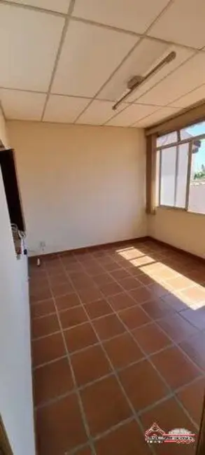 Casa com 4 quartos para alugar, 333m2 em Centro, Jacarei - SP - imagem 3 Foto 3 de Casa com 4 quartos para alugar, 333m2 em Centro, Jacarei - SP