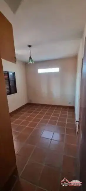 Casa com 4 quartos para alugar, 333m2 em Centro, Jacarei - SP - imagem 4 Foto 4 de Casa com 4 quartos para alugar, 333m2 em Centro, Jacarei - SP