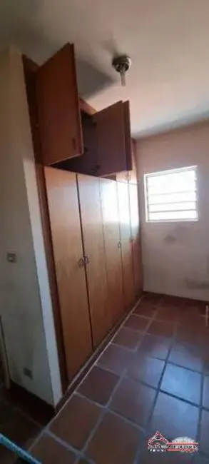 Casa com 4 quartos para alugar, 333m2 em Centro, Jacarei - SP - imagem 7 Foto 7 de Casa com 4 quartos para alugar, 333m2 em Centro, Jacarei - SP