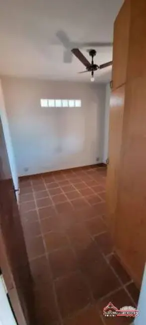 Casa com 4 quartos para alugar, 333m2 em Centro, Jacarei - SP - imagem 6 Foto 6 de Casa com 4 quartos para alugar, 333m2 em Centro, Jacarei - SP