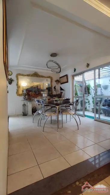 Foto 2 de Casa com 6 quartos à venda, 502m2 em Centro, Jacarei - SP