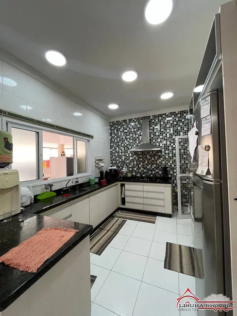 Foto 3 de Casa com 3 quartos à venda, 240m2 em Loteamento Villa Branca, Jacarei - SP