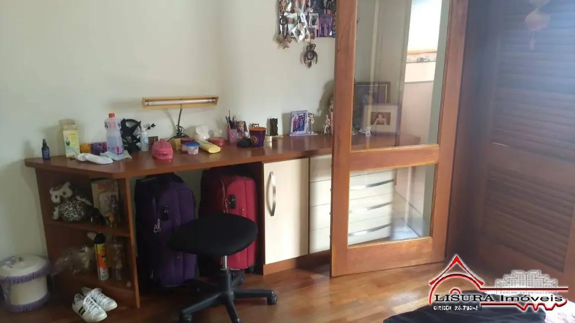 Foto 9 de Casa com 4 quartos à venda, 420m2 em Jacarei - SP