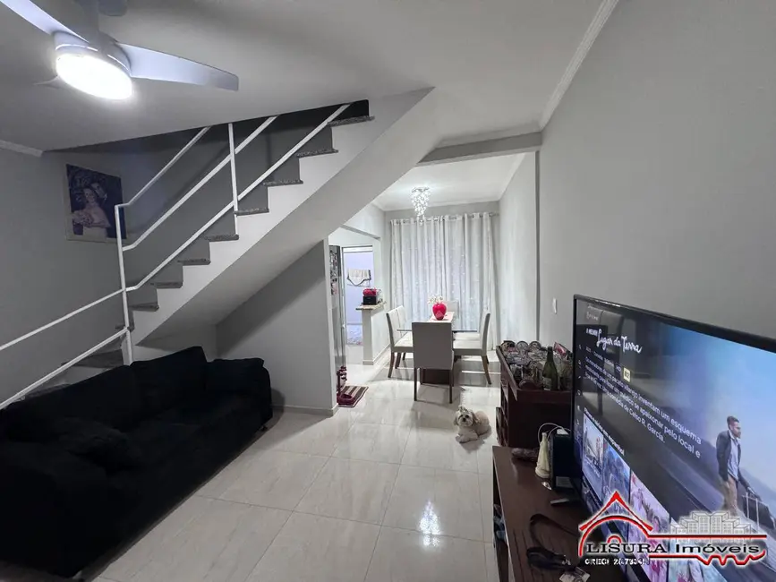 Foto 2 de Casa de Condomínio com 2 quartos à venda, 87m2 em Jardim Emília, Jacarei - SP