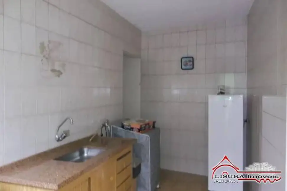 Foto 6 de Casa com 2 quartos à venda, 180m2 em Parque Santo Antônio, Jacarei - SP