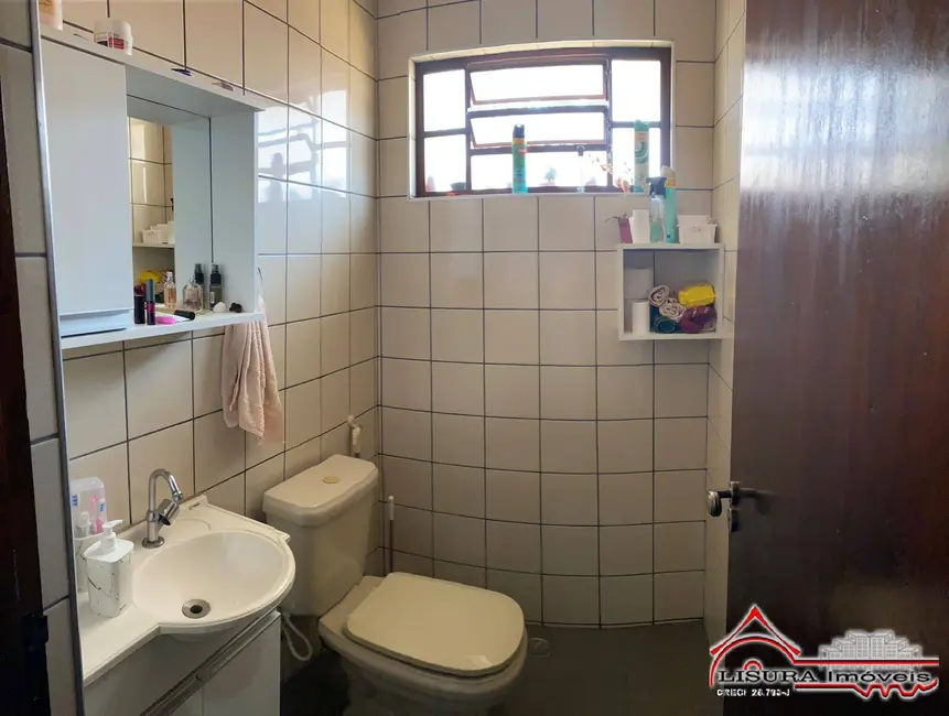 Foto 8 de Casa com 3 quartos à venda, 360m2 em Parque Santo Antônio, Jacarei - SP