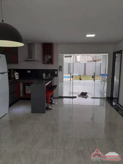 Foto 4 de Casa de Condomínio com 4 quartos à venda, 247m2 em Jardim Jacinto, Jacarei - SP