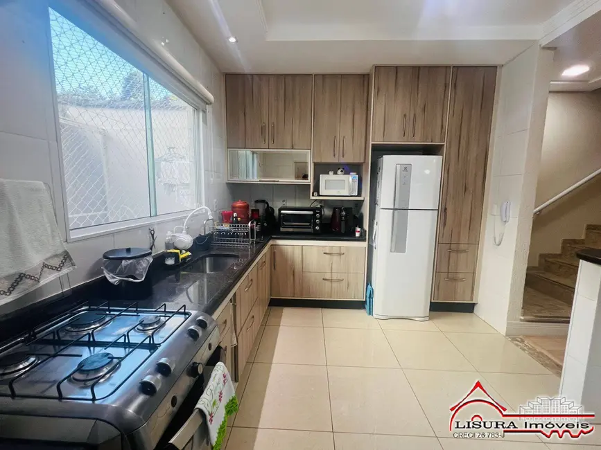 Foto 3 de Casa de Condomínio com 3 quartos à venda, 172m2 em Parque Santo Antônio, Jacarei - SP