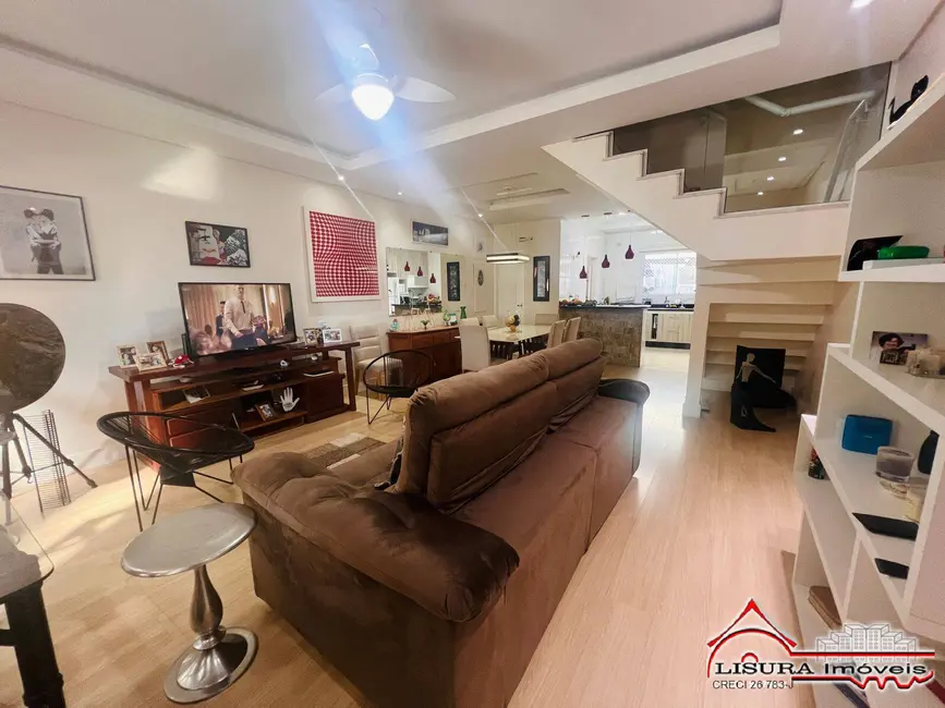 Foto 2 de Casa de Condomínio com 3 quartos à venda, 172m2 em Parque Santo Antônio, Jacarei - SP