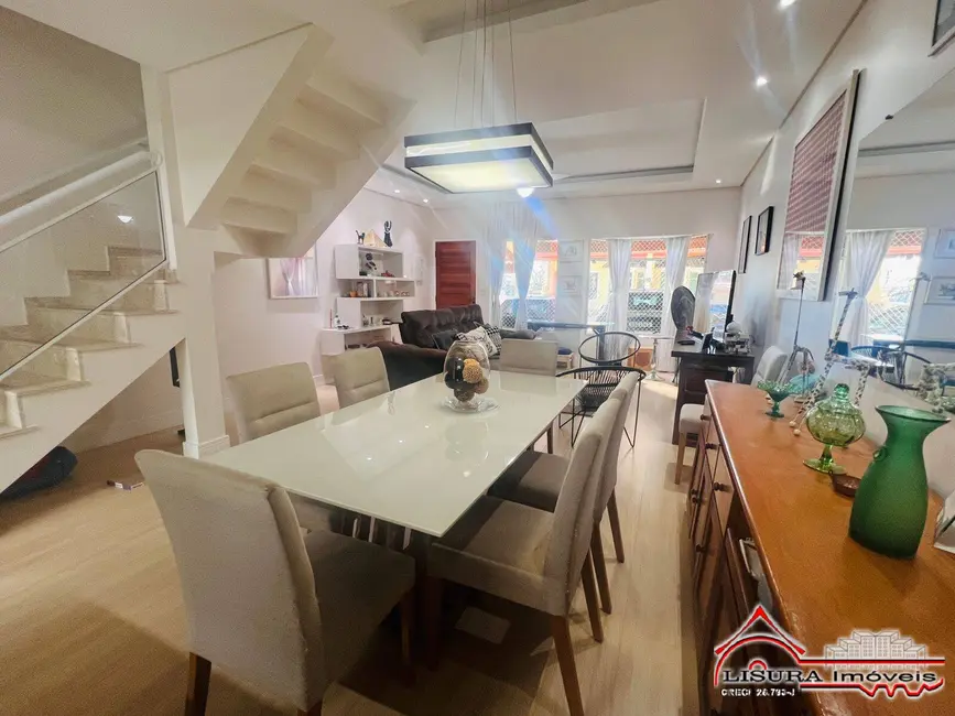 Foto 4 de Casa de Condomínio com 3 quartos à venda, 172m2 em Parque Santo Antônio, Jacarei - SP