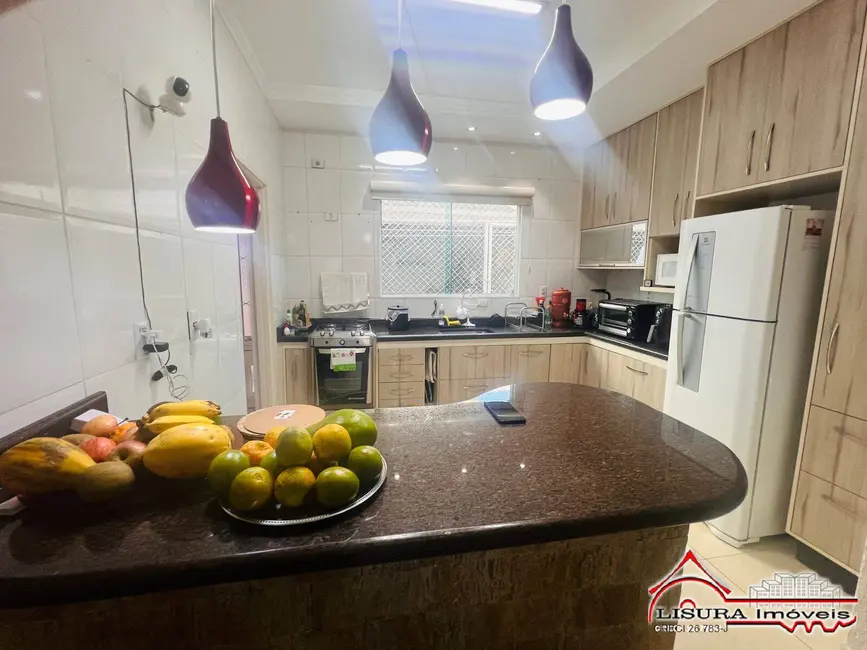 Foto 9 de Casa de Condomínio com 3 quartos à venda, 172m2 em Parque Santo Antônio, Jacarei - SP