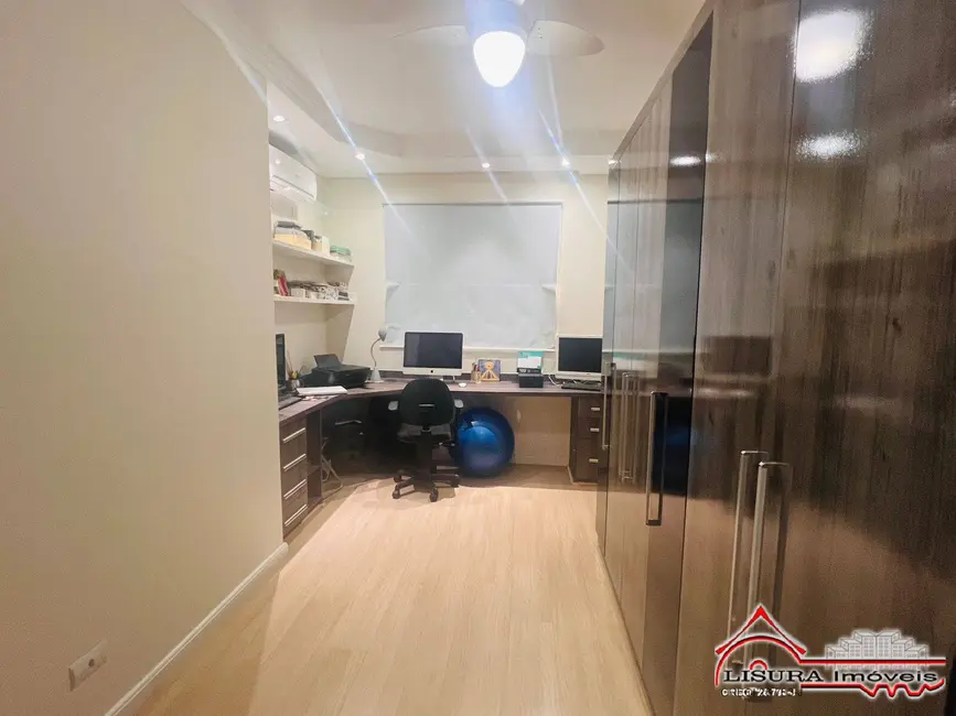 Foto 8 de Casa de Condomínio com 3 quartos à venda, 172m2 em Parque Santo Antônio, Jacarei - SP