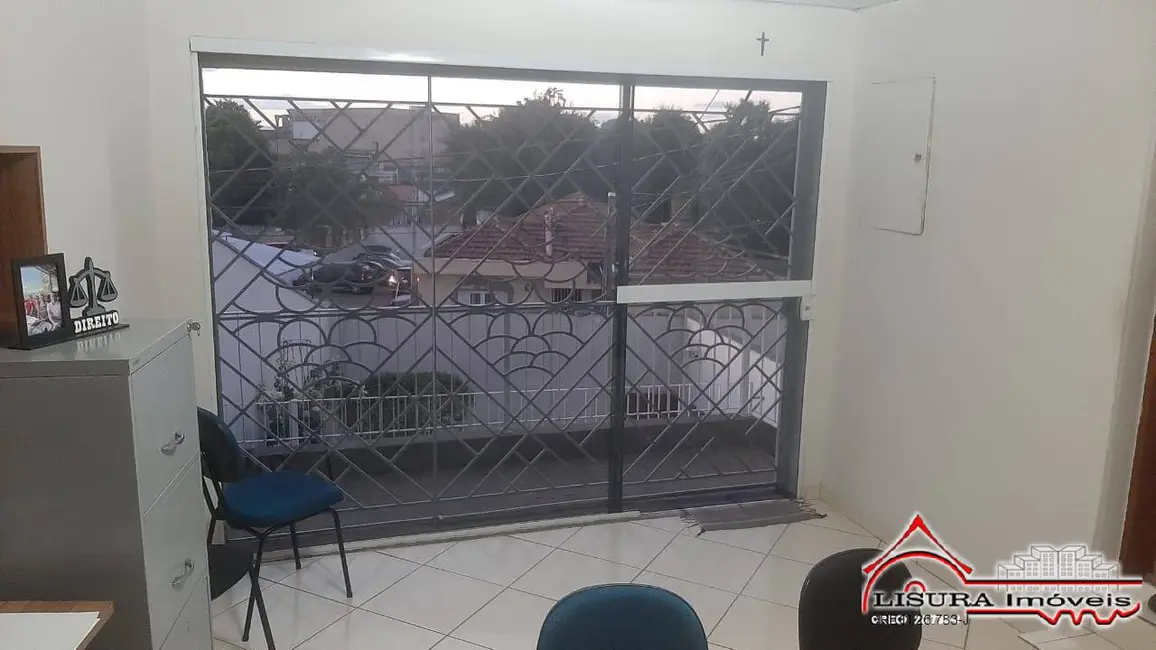 Casa com 2 quartos para alugar, 367m2 em Centro, Jacarei - SP - imagem 7 Foto 7 de Casa com 2 quartos para alugar, 367m2 em Centro, Jacarei - SP