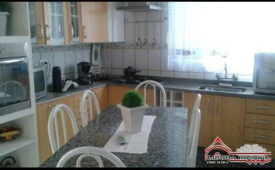 Foto 9 de Casa com 3 quartos à venda, 108m2 em Parque Santo Antônio, Jacarei - SP