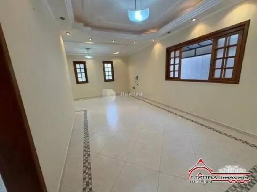 Foto 1 de Casa com 3 quartos para alugar, 190m2 em Loteamento Villa Branca, Jacarei - SP