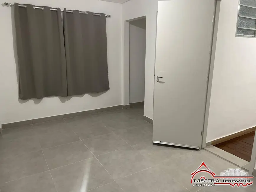 Foto 1 de Casa com 1 quarto para alugar, 17m2 em Centro, Jacarei - SP