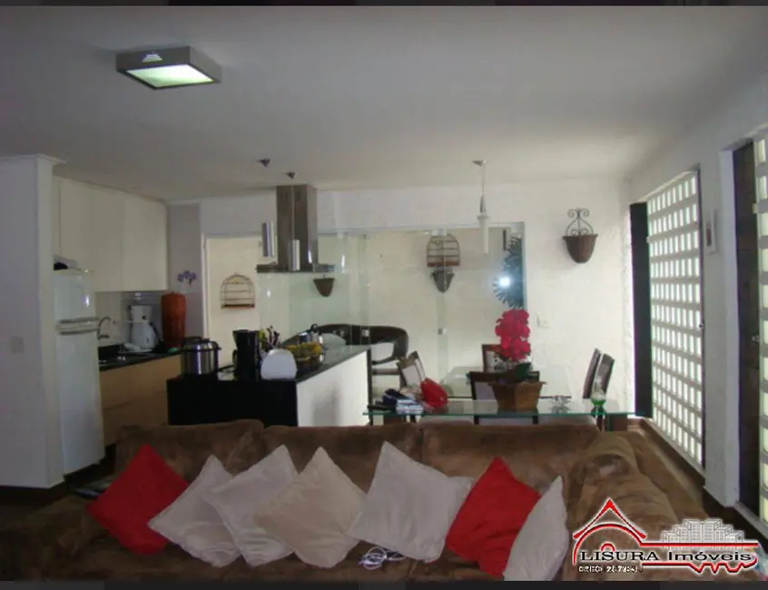 Foto 2 de Casa com 3 quartos à venda, 180m2 em Sao Jose Dos Campos - SP