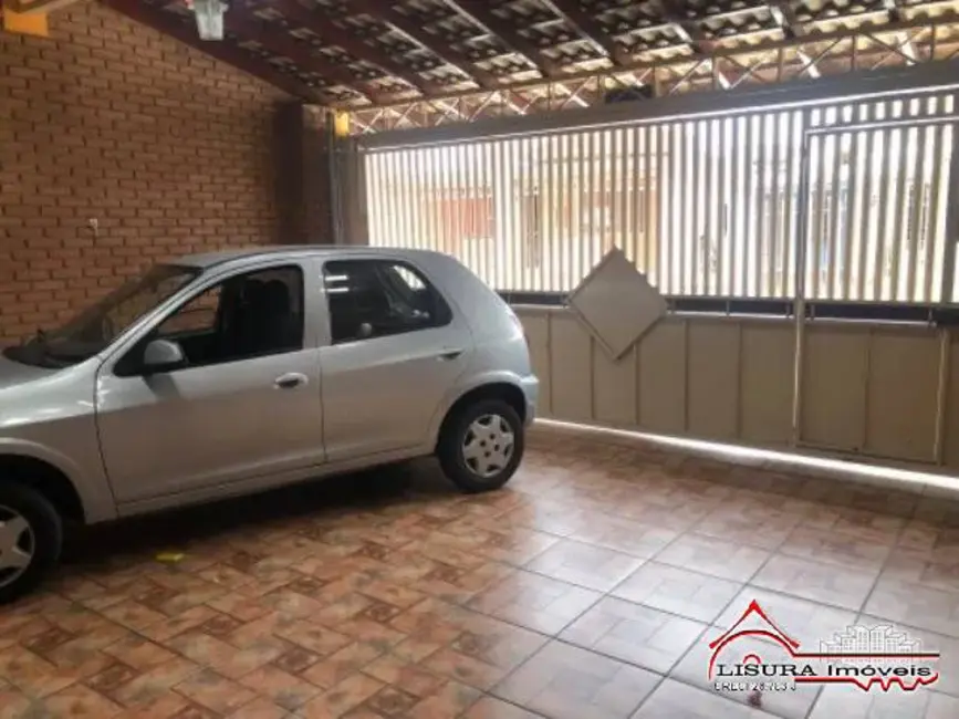 Foto 2 de Casa com 3 quartos para alugar em Centro, Jacarei - SP