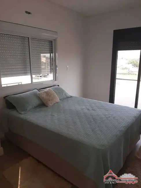 Foto 6 de Casa de Condomínio com 3 quartos à venda, 226m2 em Jardim Jacinto, Jacarei - SP