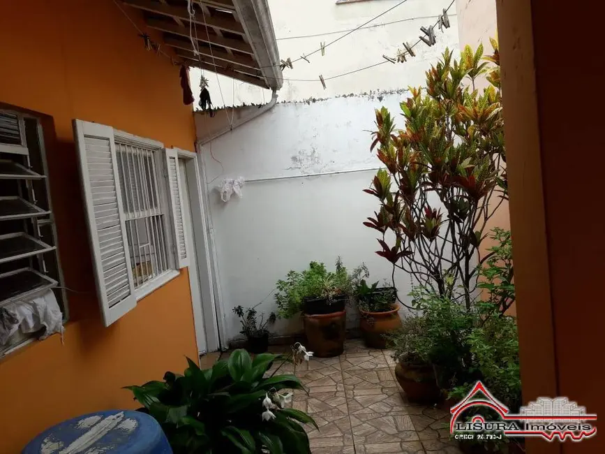 Foto 3 de Casa com 2 quartos à venda, 200m2 em Centro, Jacarei - SP