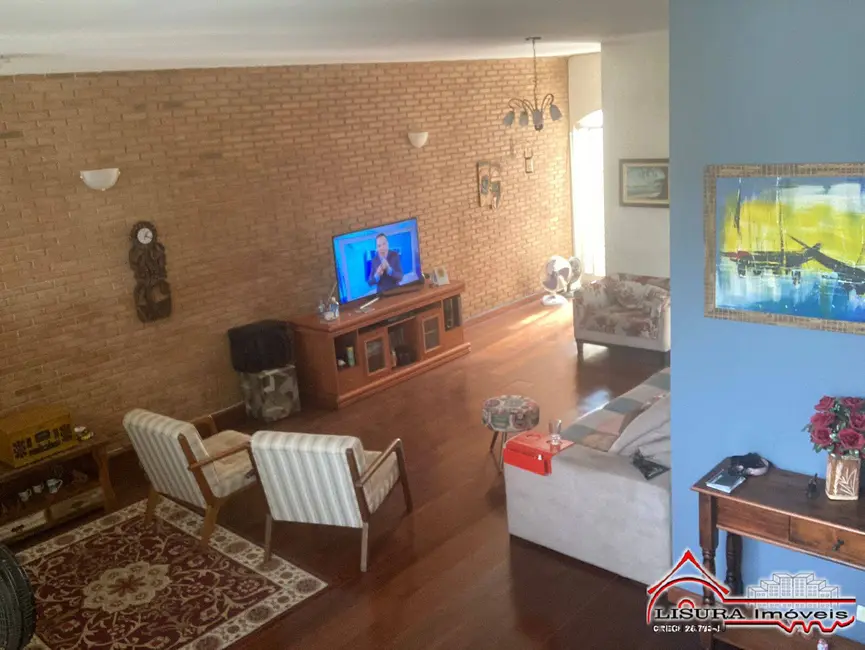Casa com 3 quartos à venda, 266m2 em Jardim Siesta, Jacarei - SP - imagem 5 Foto 5 de Casa com 3 quartos à venda, 266m2 em Jardim Siesta, Jacarei - SP