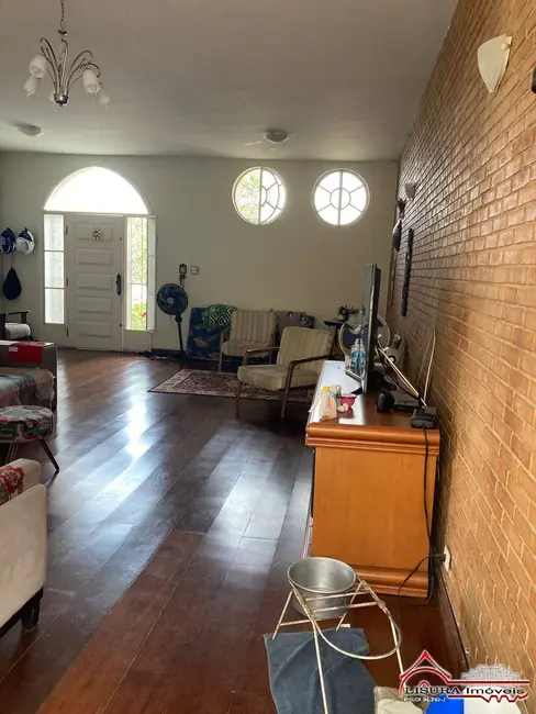 Casa com 3 quartos à venda, 266m2 em Jardim Siesta, Jacarei - SP - imagem 7 Foto 7 de Casa com 3 quartos à venda, 266m2 em Jardim Siesta, Jacarei - SP