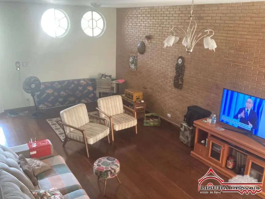 Casa com 3 quartos à venda, 266m2 em Jardim Siesta, Jacarei - SP - imagem 4 Foto 4 de Casa com 3 quartos à venda, 266m2 em Jardim Siesta, Jacarei - SP