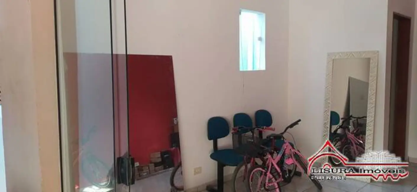 Foto 3 de Casa com 3 quartos à venda, 190m2 em Parque Santo Antônio, Jacarei - SP