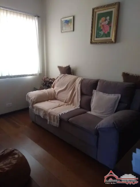 Foto 3 de Casa com 3 quartos à venda, 300m2 em Parque Santo Antônio, Jacarei - SP