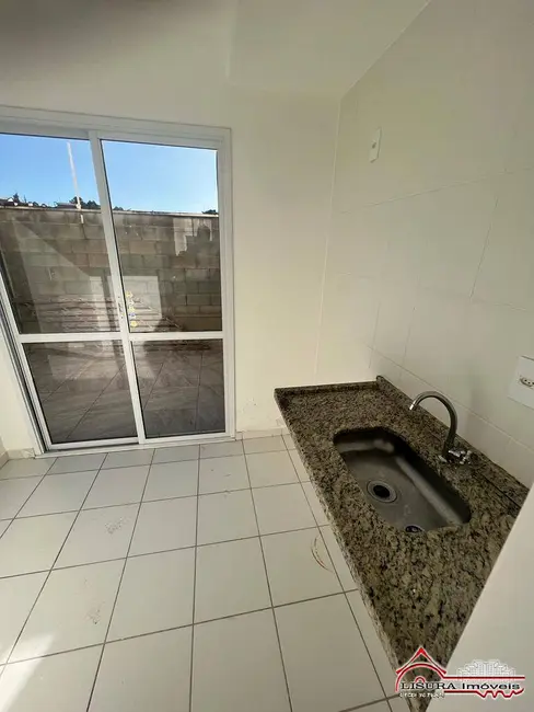 Foto 3 de Casa de Condomínio com 2 quartos à venda, 60m2 em Jardim Colônia, Jacarei - SP