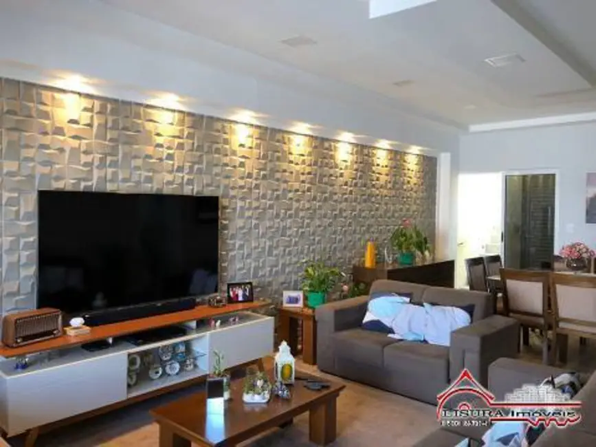 Casa com 5 quartos à venda, 250m2 em Jardim América, Jacarei - SP - imagem 1 Foto 1 de Casa com 5 quartos à venda, 250m2 em Jardim América, Jacarei - SP