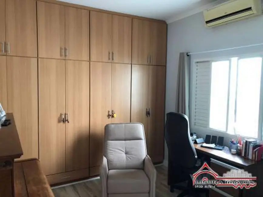 Casa com 5 quartos à venda, 250m2 em Jardim América, Jacarei - SP - imagem 6 Foto 6 de Casa com 5 quartos à venda, 250m2 em Jardim América, Jacarei - SP