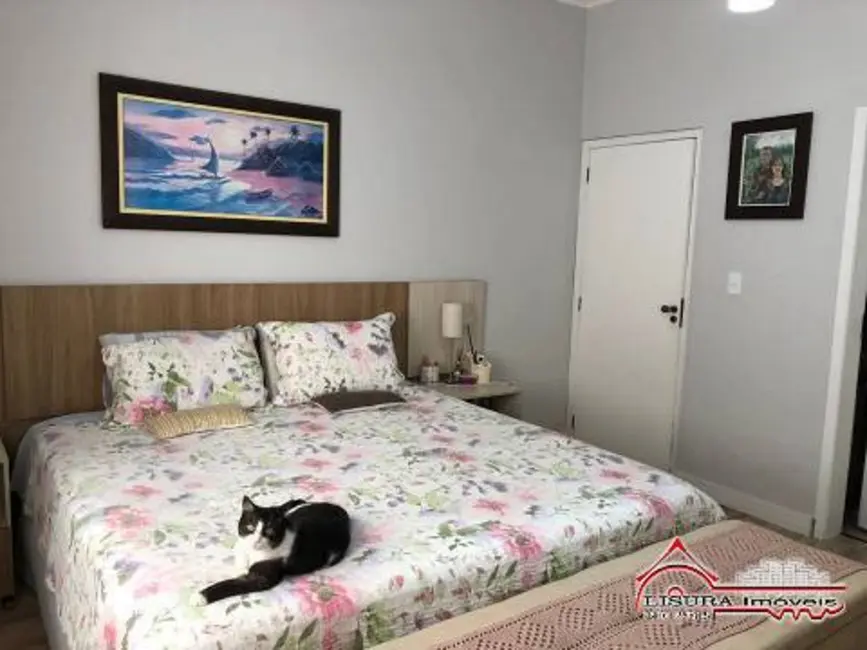 Casa com 5 quartos à venda, 250m2 em Jardim América, Jacarei - SP - imagem 9 Foto 9 de Casa com 5 quartos à venda, 250m2 em Jardim América, Jacarei - SP