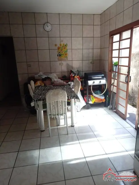 Foto 2 de Casa com 2 quartos à venda, 120m2 em Vila Zezé, Jacarei - SP