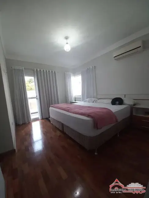 Foto 9 de Casa de Condomínio com 3 quartos à venda, 250m2 em Parque Califórnia, Jacarei - SP