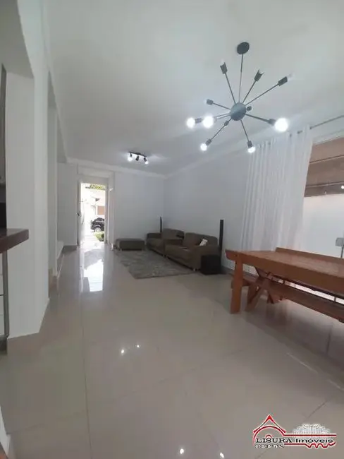 Foto 3 de Casa de Condomínio com 3 quartos à venda, 250m2 em Parque Califórnia, Jacarei - SP